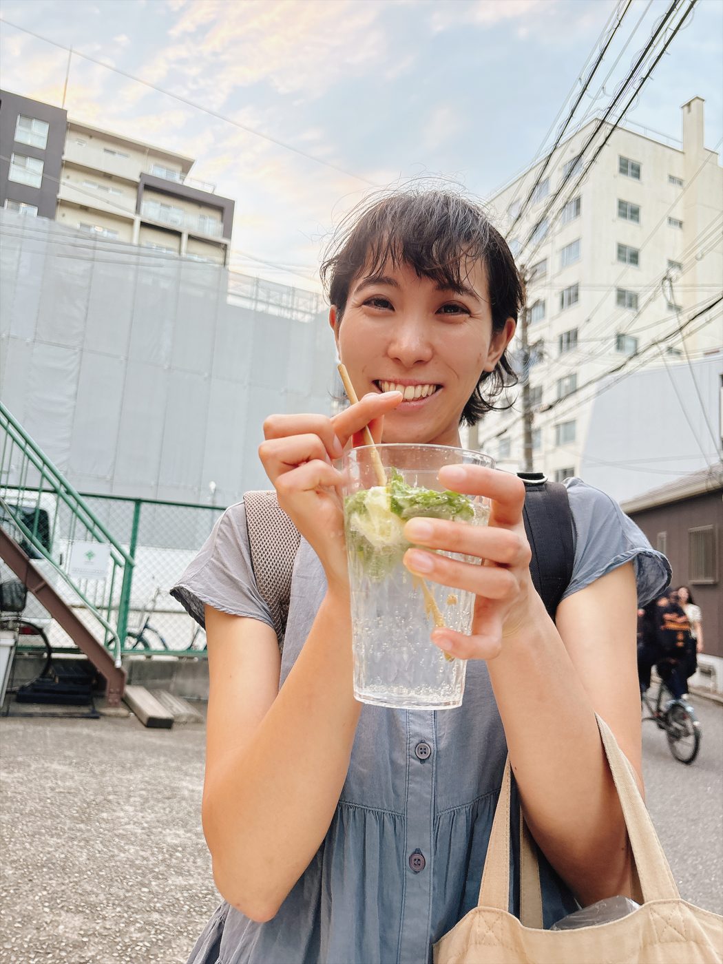 ミントたっぷりのドリンクを手に