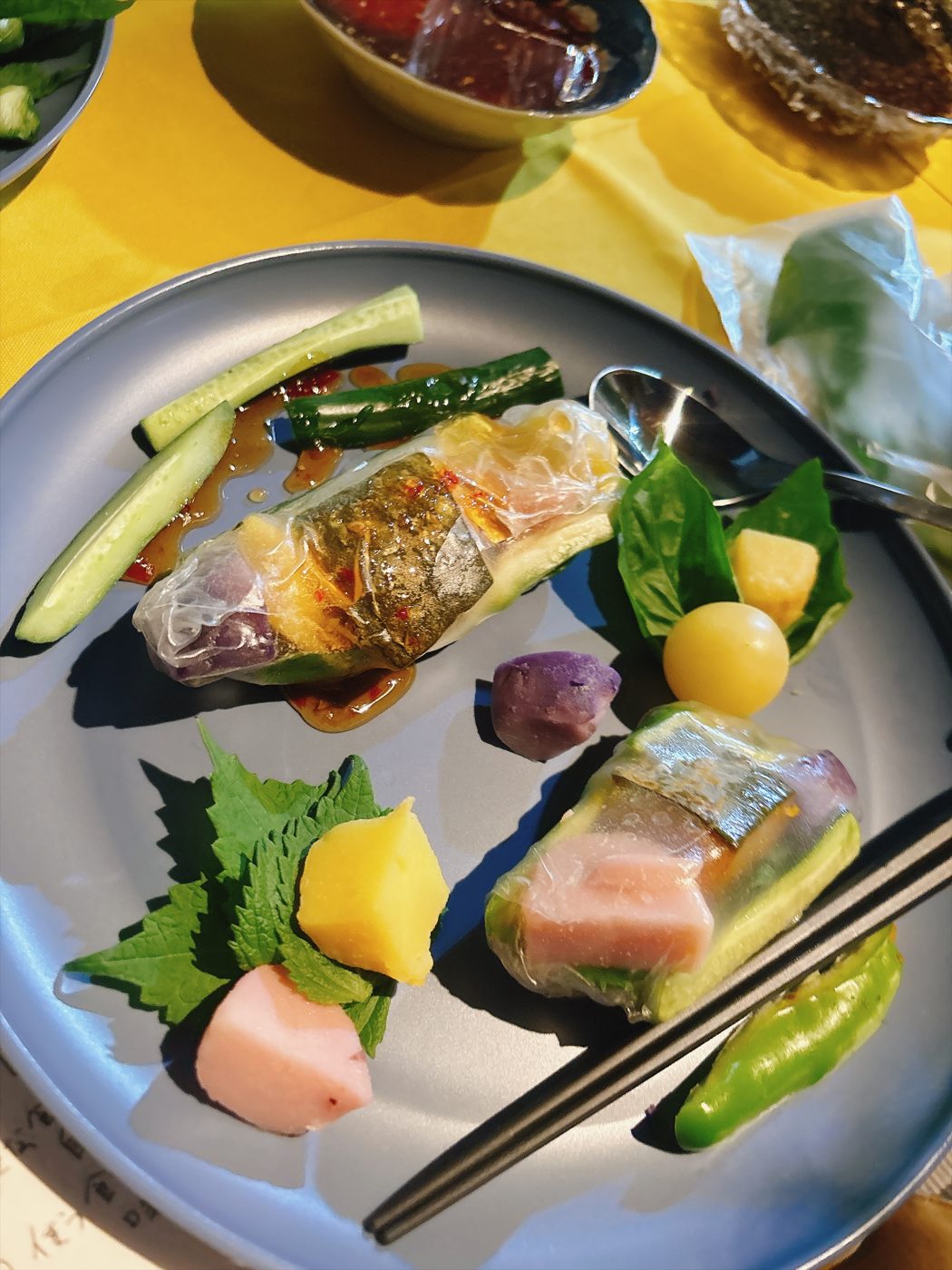 生春巻きと香味野菜のひと皿